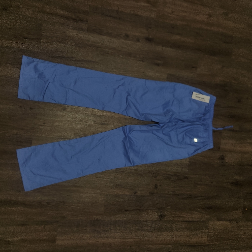 *NWT* Buttersoft scrubs - Picture 4 of 4